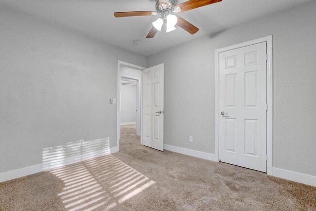Building Photo - 6469 Abbey Door Ct