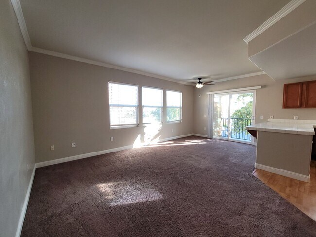 Building Photo - Westlake Villas Condo