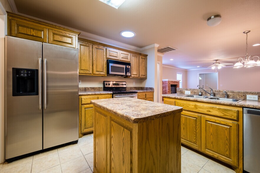Kitchen with island - 4530 Steffi Ct
