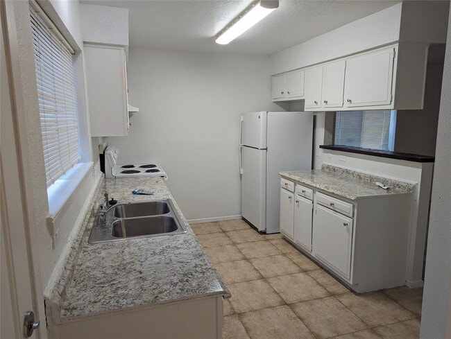 Building Photo - 5150 Prairie Ridge Rd