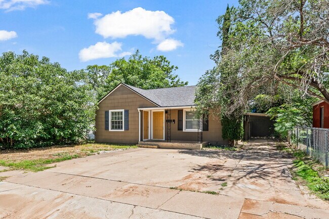 Building Photo - Vintage Home w/ Modern Updates, Minutes fr...