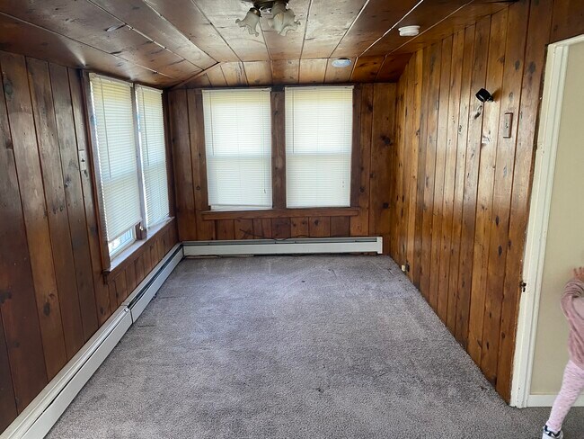 Bed room 2 - 21 W Collingswood Ave