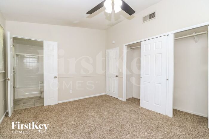 Building Photo - 445 Ridge Dr