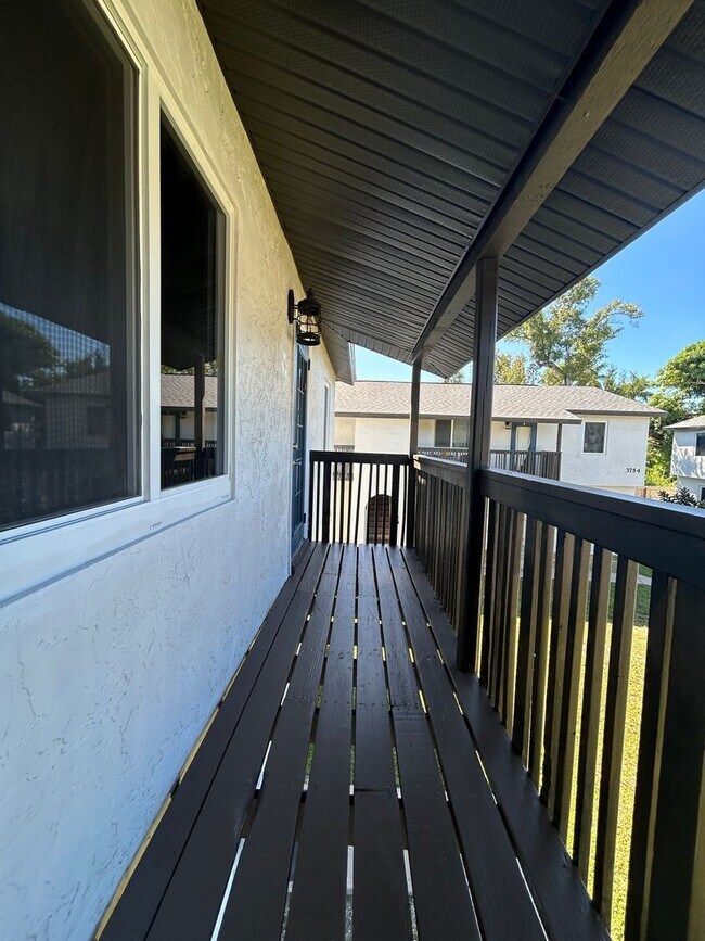 Building Photo - 2 bed 1 Bath Condo
