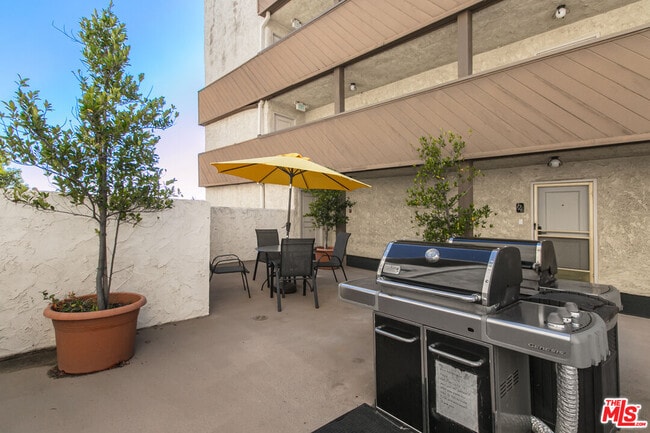 Building Photo - 1339 N Columbus Ave