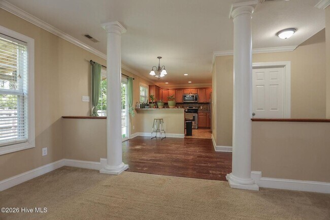 Building Photo - 204 Willoughby Ln
