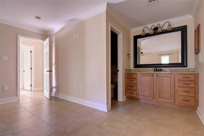 Building Photo - 117 Devereux Drive