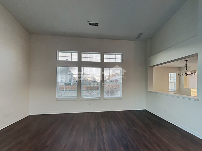 Building Photo - 8983 Marisa Dr