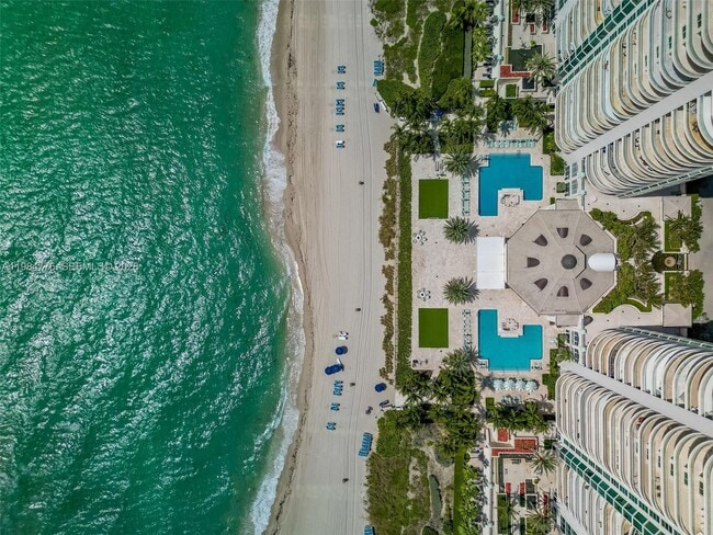 Building Photo - 16047 Collins Ave