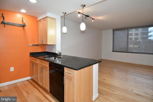 Building Photo - 2001 15th St N