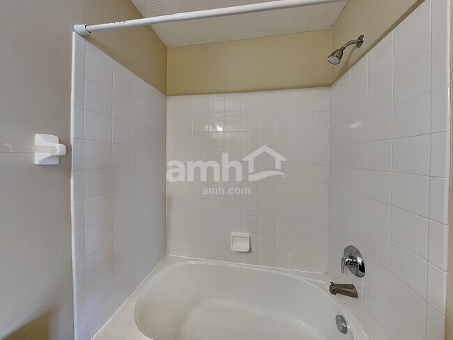 Building Photo - 69 Hutchison St