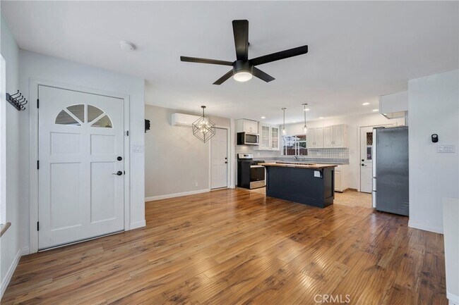 Building Photo - 13616 Hermes St