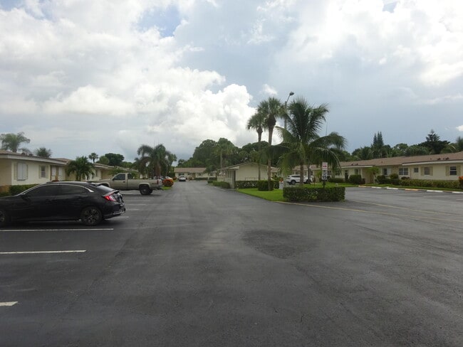 Building Photo - 2864 Crosley Dr E