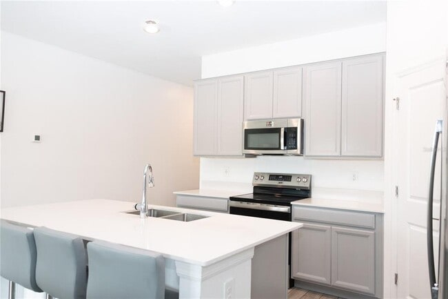 Building Photo - 707 Staffora St