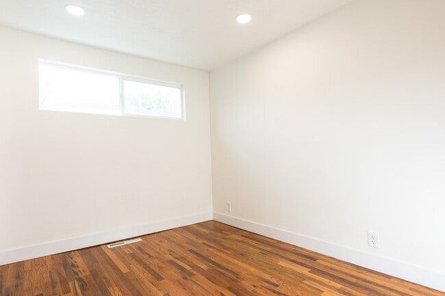Building Photo - 1409 E 8425 S