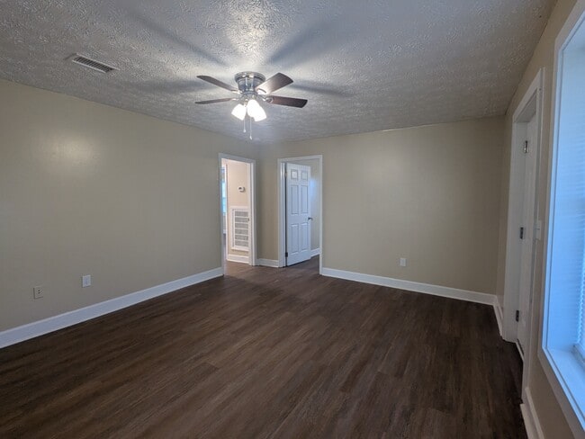 Building Photo - 7574 US-1