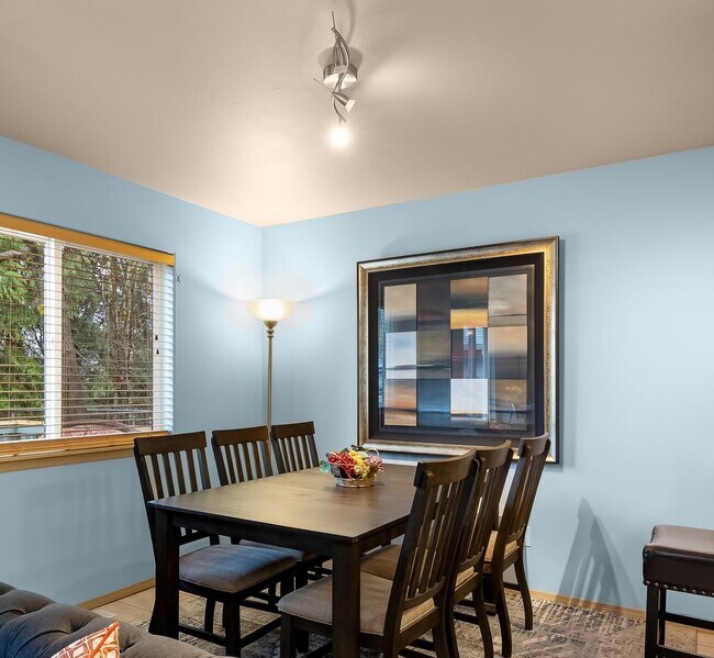 Building Photo - Eastside Olympia 3BD