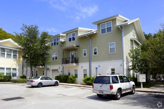 Building Photo - Jamestown Apartments & Townhomes