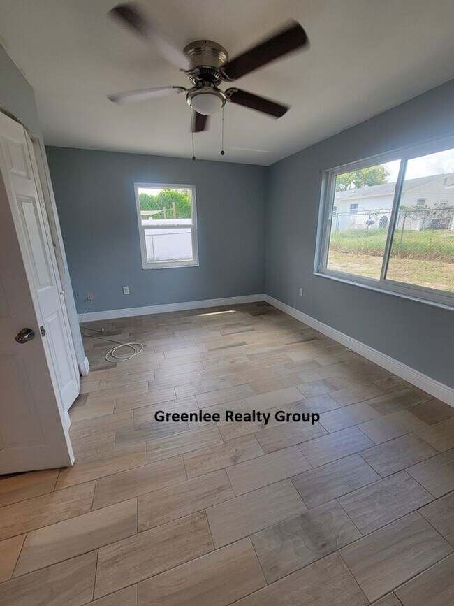 Building Photo - Beautifully Updated 3 Bedroom/2.5 Bathroom...