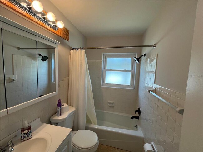 Building Photo - 422 Crosswinds Dr