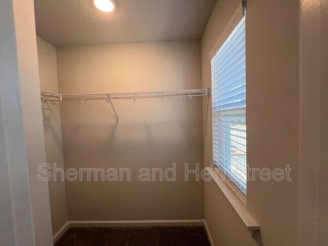 Building Photo - 2053 Lotus Dr