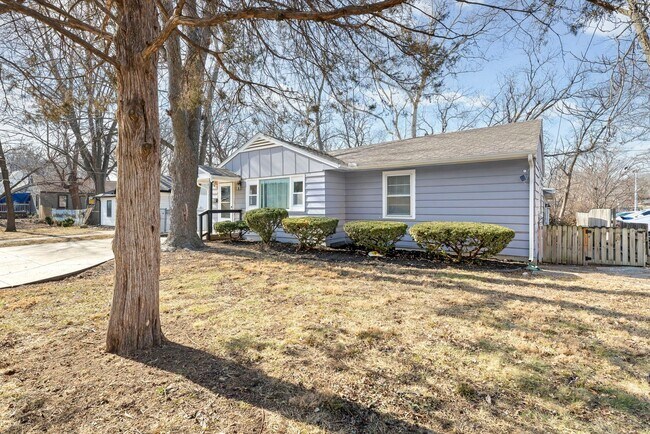 Building Photo - Newly Renovated Home - Steps Away from KU Med