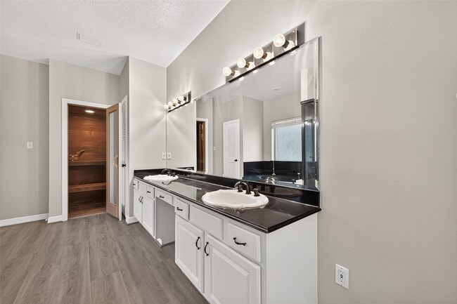 Building Photo - 14303 Reissen Ln