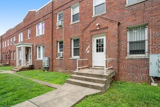Building Photo - Kingman Park Charming Brick Townhome - Move-In Ready