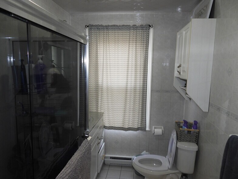 Bathroom - 69 Brinkerhoff St