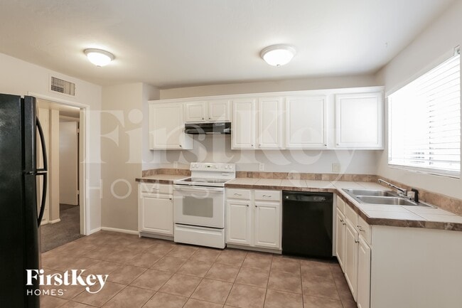 Building Photo - 1357 W Sells Dr