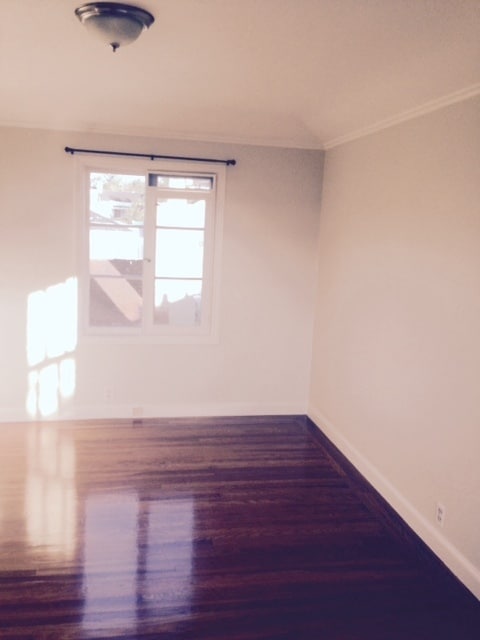 Building Photo - Enjoy indoor & outdoor living in this Spacious 4 Level, 3 bedroom 2 bath home in Lakeside District