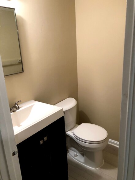 Building Photo - 2504 Bristol Cir