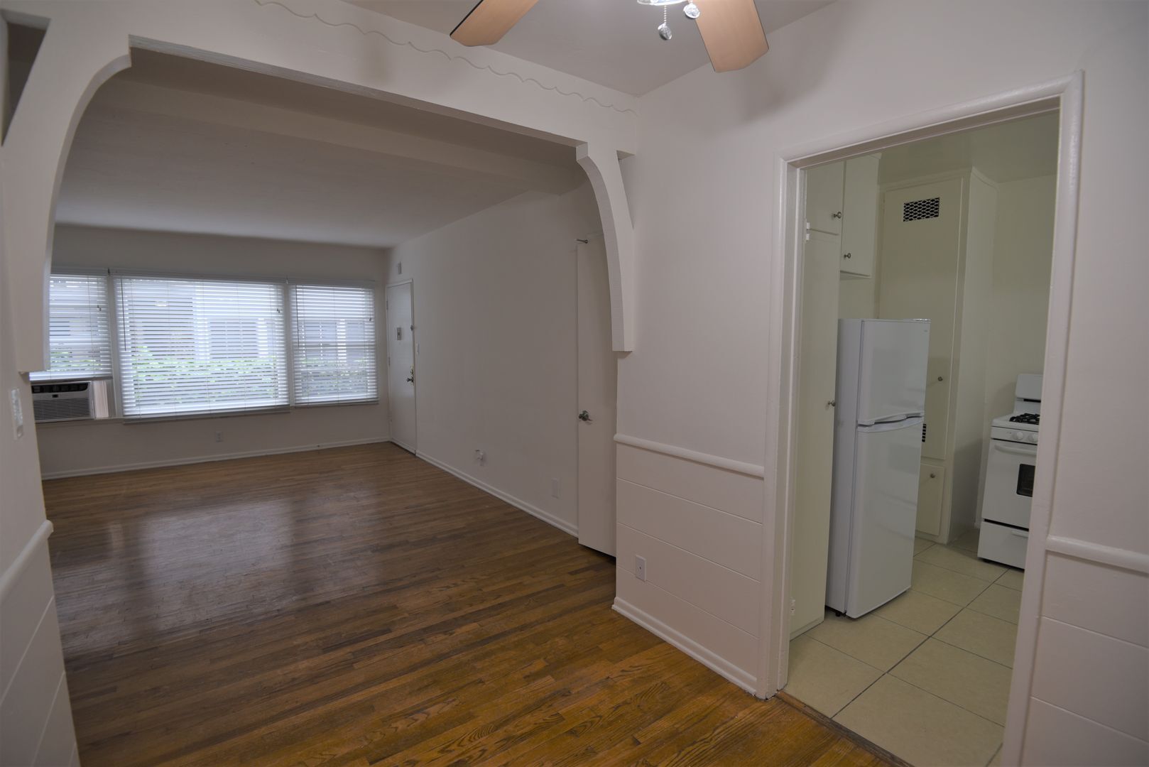 Building Photo - 14830 Dickens St