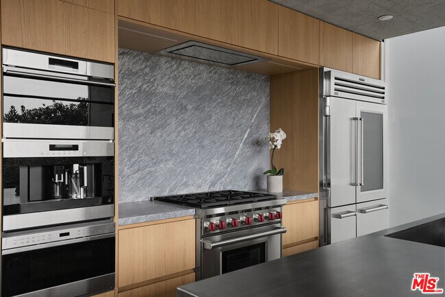 Building Photo - 533 Grand Blvd