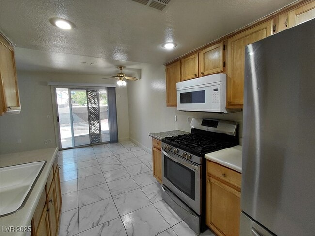 Building Photo - 9617 Pine River Ln