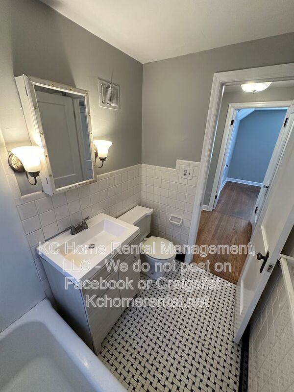 Building Photo - 4418 Sunrise Dr