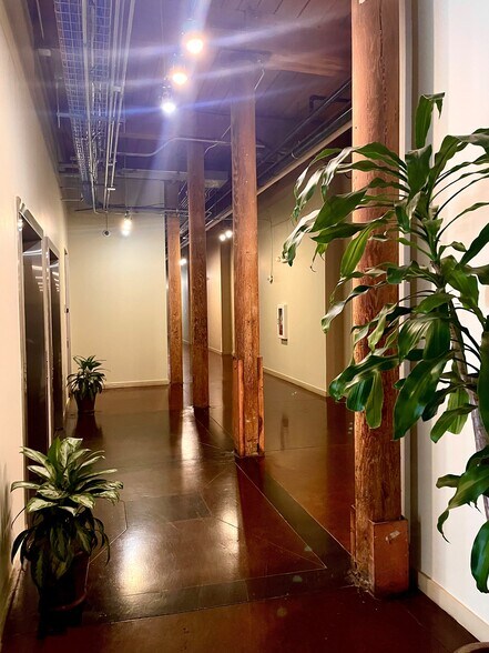 Building Photo - 400 Mills Ave