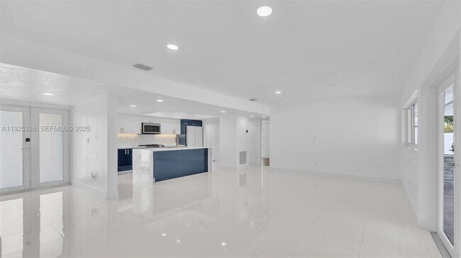 Building Photo - 11421 SW 84th St