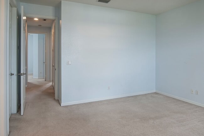 Building Photo - 9986 E Villa Cir