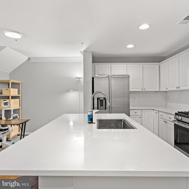 Building Photo - 5117 Donovan Dr