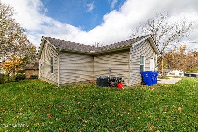 Building Photo - 112 Bennett Ln