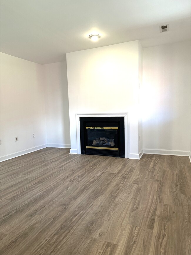 Building Photo - 8105 Rainwater Cir