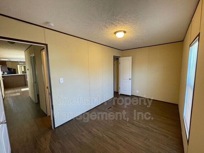 Building Photo - 1003 Ruby St