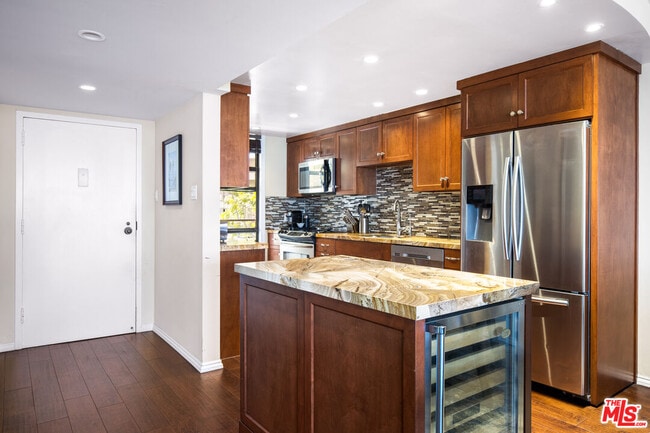 Building Photo - 4316 Marina City Dr