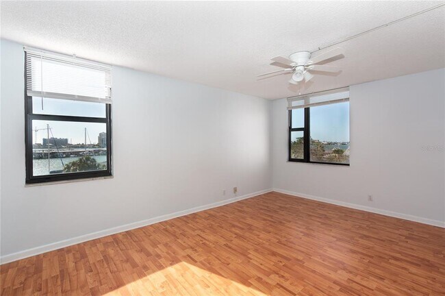 Building Photo - 255 Dolphin Point