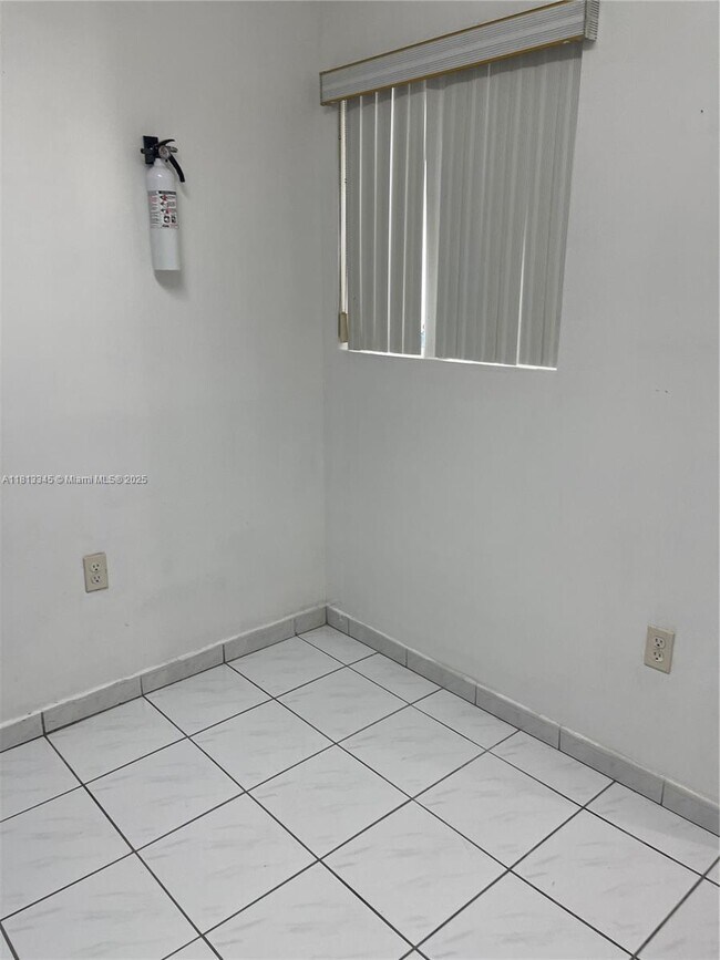 Building Photo - 1131 NW 124th Ct