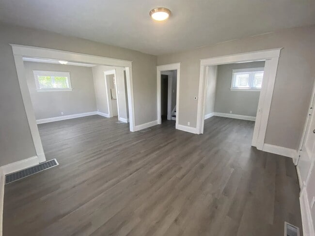 Building Photo - 318 Haney Ave