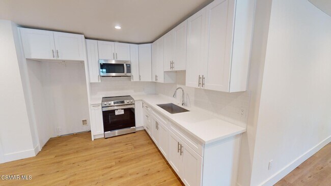 Building Photo - 971 Calle Nogal