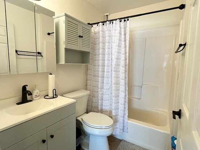 Building Photo - 947 Wages Way