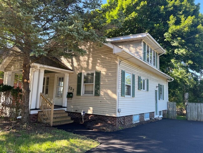 Building Photo - BEAUTIFUL SINGLE FAMILY MOVE-IN READY!!!